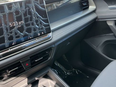New 2026 Volkswagen Tiguan SE image 25