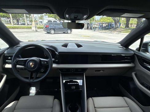 Used 2025 Porsche Macan Electric RWD image 24