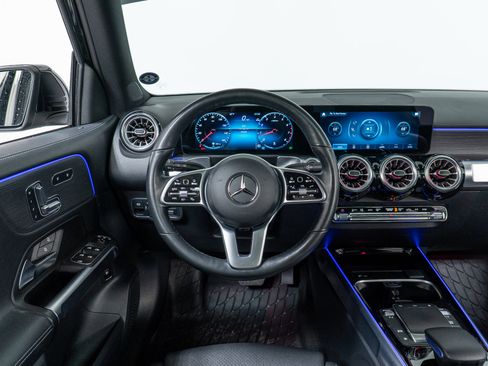 Used 2022 Mercedes-Benz GLB 250 250 4MATIC image 17