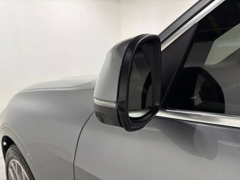 Used 2024 BMW X7 xDrive40i w/ Premium Package AWD/4WD image 9
