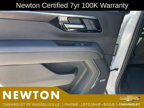 Used 2025 Chevrolet Tahoe Premier AWD/4WD image 33