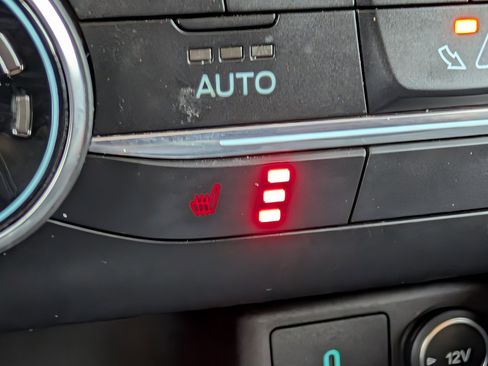 Used 2020 Ford Escape SE image 21