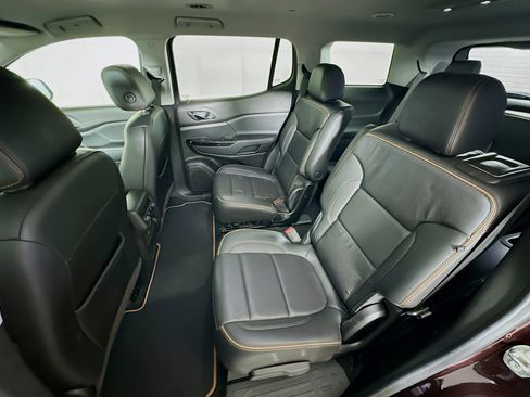 Used 2021 GMC Acadia AT4 image 29