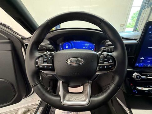 Used 2023 Ford Explorer Platinum w/ Technology Package AWD/4WD image 11