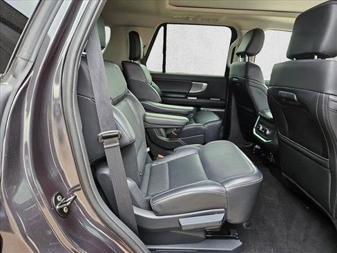 Used 2025 Ford Expedition Platinum AWD/4WD image 17