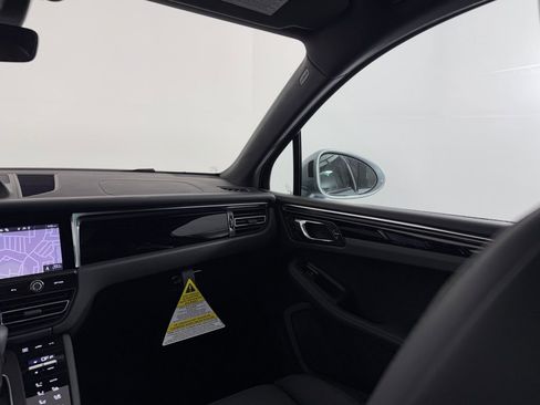 Certified 2026 Porsche Macan image 19
