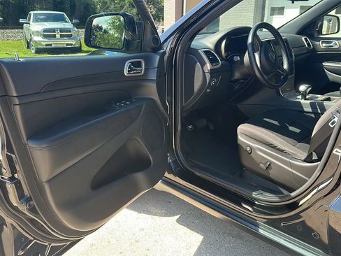 Used 2015 Jeep Grand Cherokee Laredo w/ Quick Order Package 23E AWD/4WD image 9