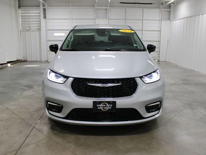 Used 2024 Chrysler Pacifica Touring-L