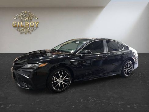 Used 2021 Toyota Camry SE w/ Audio Upgrade Package FWD image 3