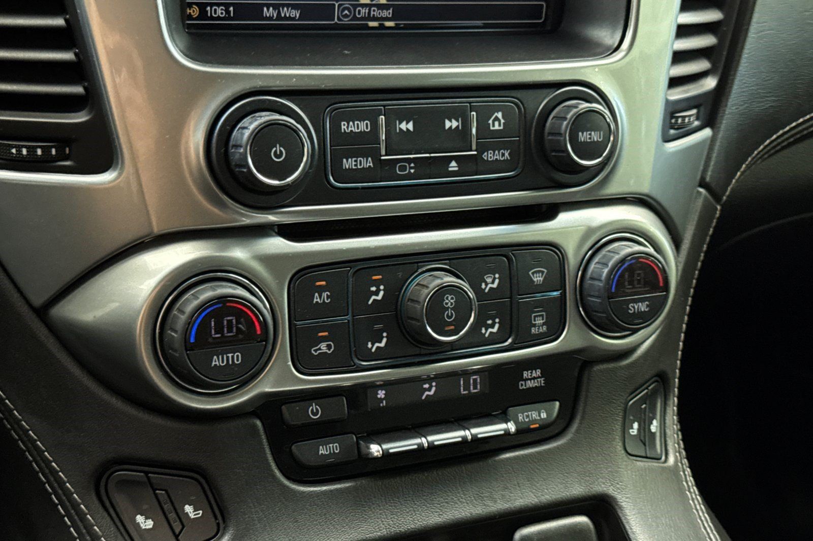 Used 2019 Chevrolet Suburban LT RWD image 28