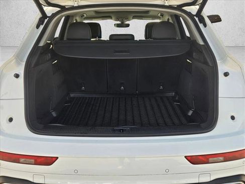Used 2021 Audi Q5 Premium w/ Convenience Package image 6