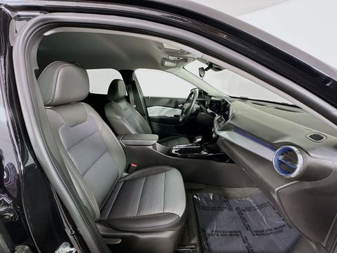 Used 2025 Chevrolet Trax LT w/ LT Convenience Package image 27