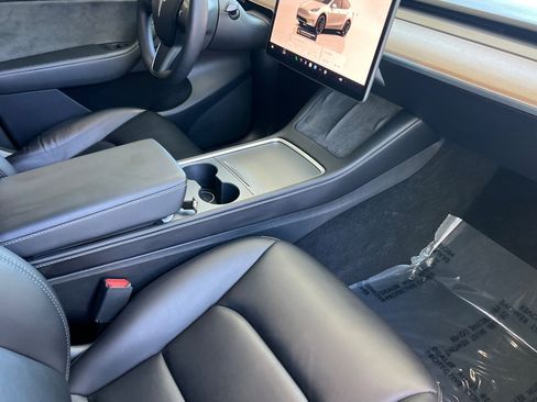 Used 2022 Tesla Model Y Performance AWD/4WD image 31