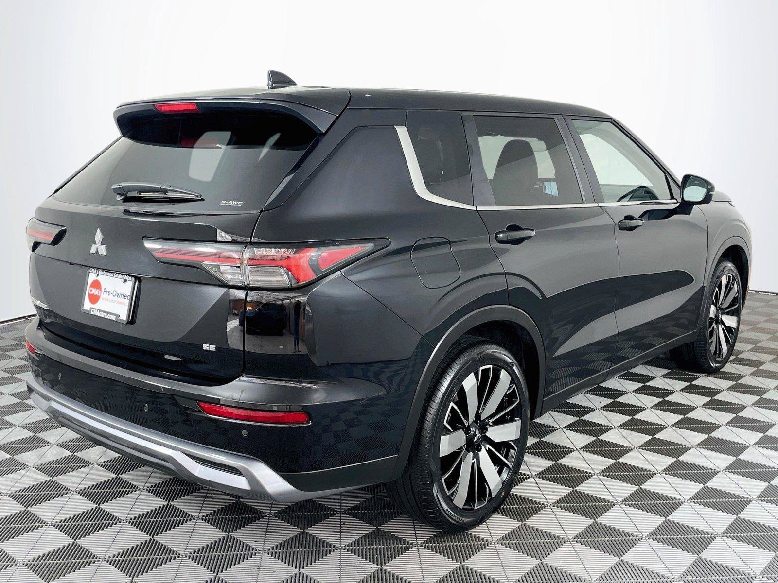 Used 2025 Mitsubishi Outlander SE AWD/4WD image 9