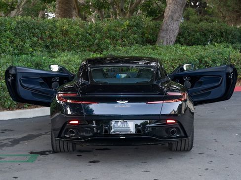 Used 2020 Aston Martin DB11 Coupe image 7