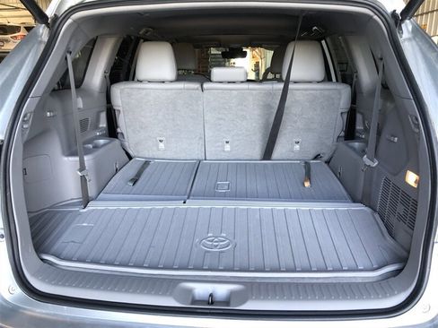 Used 2018 Toyota Highlander XLE image 32