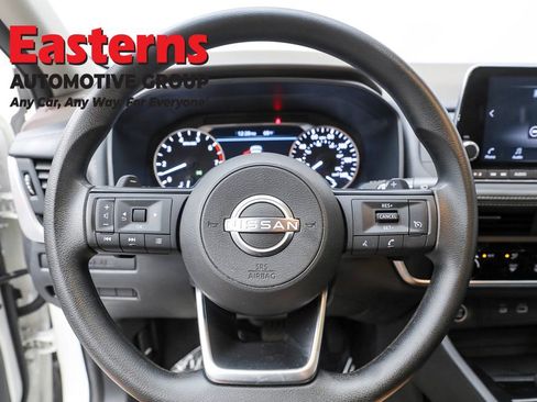 Used 2022 Nissan Rogue S image 10