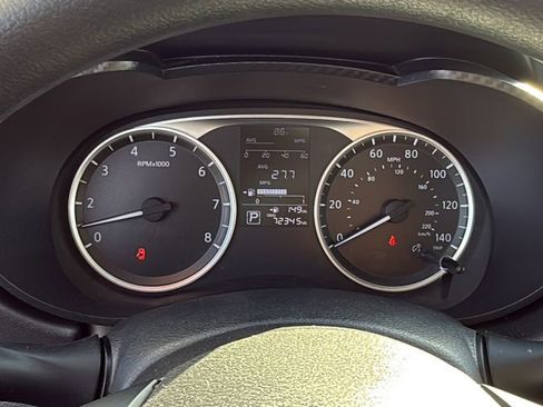 Used 2023 Nissan Versa S w/ Trunk Package image 21