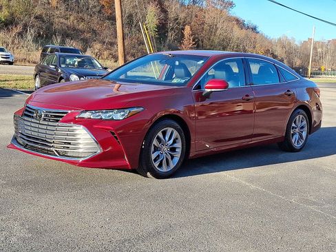 Used 2021 Toyota Avalon XLE w/ Moonroof Package image 4