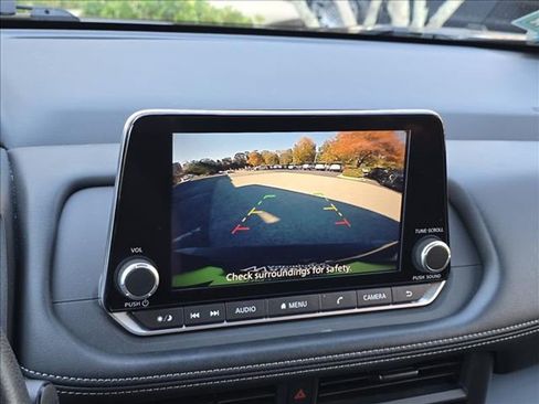 Used 2024 Nissan Rogue S image 10