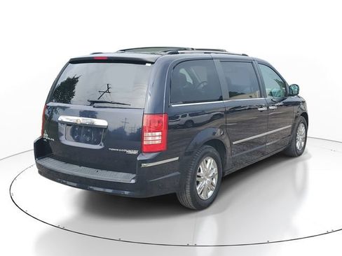 Used 2010 Chrysler Town & Country Limited w/ Entertainment Group #3 FWD image 4