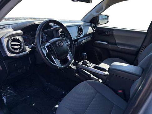 Used 2021 Toyota Tacoma SR5 RWD image 12