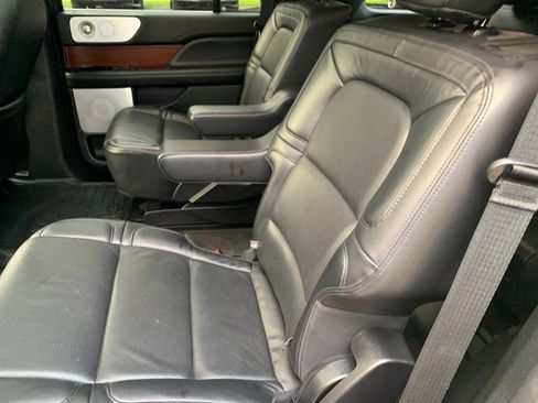 Used 2021 Lincoln Navigator Reserve w/ Luxury Package AWD/4WD image 19