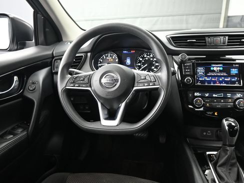 Used 2020 Nissan Rogue Sport SV FWD image 12