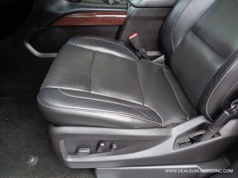 Used 2017 GMC Yukon SLT image 8