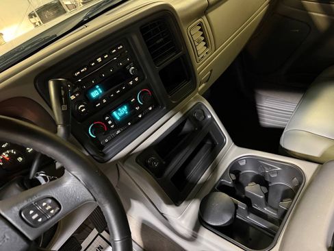 Used 2005 Chevrolet Silverado 3500 LT w/ Heavy-Duty Power Package AWD/4WD image 38
