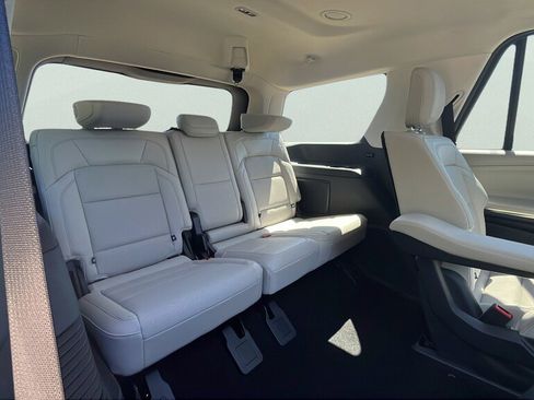 Used 2025 Lincoln Navigator Reserve image 20