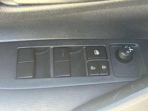 Used 2022 Toyota Corolla LE FWD image 14