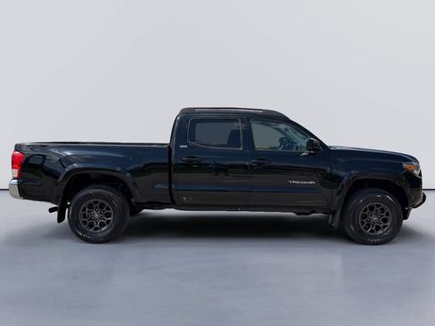 Used 2017 Toyota Tacoma SR5 AWD/4WD image 2