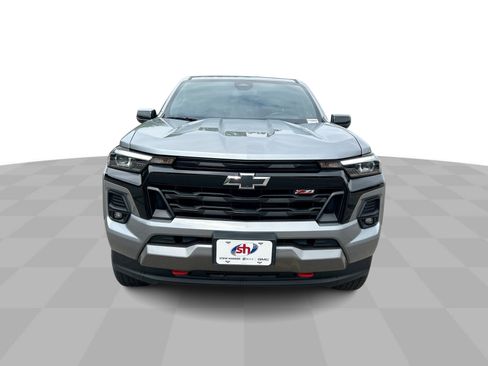 Used 2023 Chevrolet Colorado Z71 w/ Z71 Convenience Package 2 AWD/4WD image 3