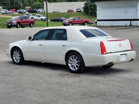 Used 2010 Cadillac DTS Luxury FWD image 7