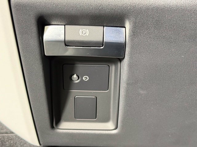 Certified 2025 Land Rover Defender 110 S AWD/4WD image 28