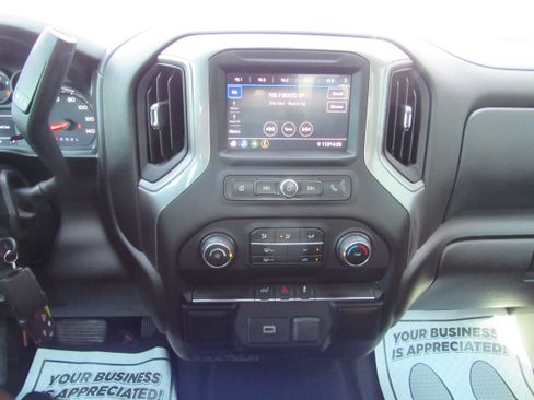 Used 2020 Chevrolet Silverado 1500 Custom w/ Custom Value Package AWD/4WD image 16