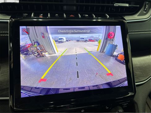 Used 2023 Jeep Grand Cherokee Limited image 25