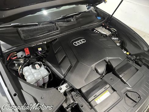 Used 2019 Audi Q8 Prestige w/ Luxury Package AWD/4WD image 36