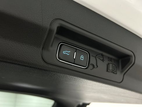 Used 2020 Ford Explorer XLT AWD/4WD image 35