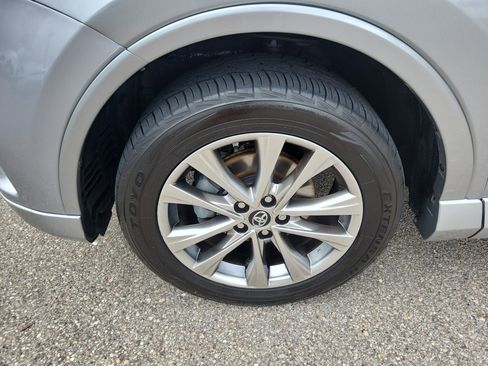 Used 2018 Toyota RAV4 Platinum image 8