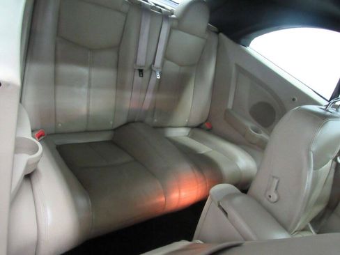Used 2011 Chrysler 200 Limited FWD image 17