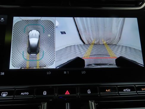 Used 2025 Aston Martin V8 Vantage Coupe image 16