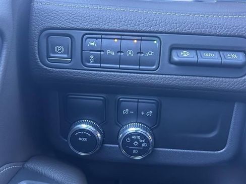 Used 2021 GMC Yukon XL Denali w/ Denali Premium Package image 20