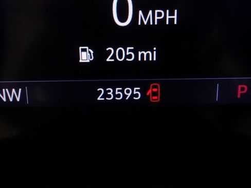 Used 2021 Buick Encore GX Preferred w/ Cold Weather Comfort Package FWD image 17