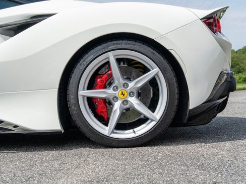 Used 2022 Ferrari F8 Tributo RWD image 10
