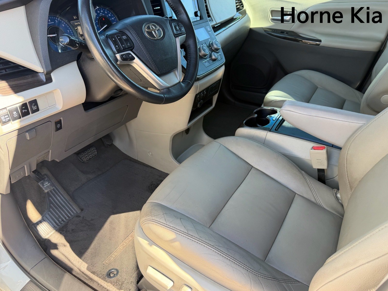 Used 2017 Toyota Sienna XLE w/ XLE Navigation Package FWD image 19