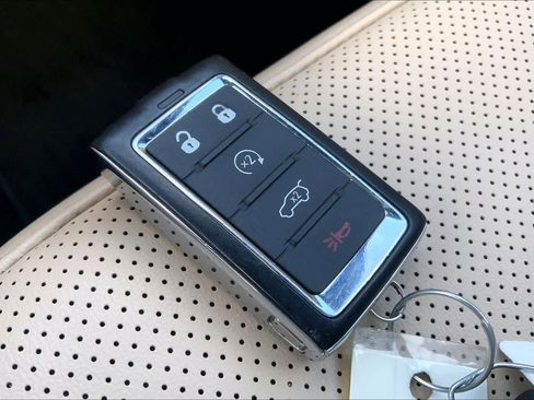 Used 2025 Jeep Grand Cherokee Limited w/ Luxury Tech Group II image 15