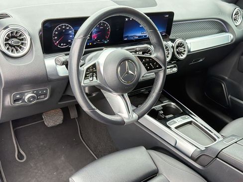 Used 2025 Mercedes-Benz GLB 250 4MATIC image 4