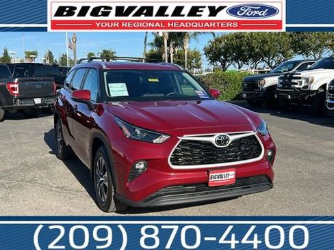 Used 2024 Toyota Highlander XLE image 1